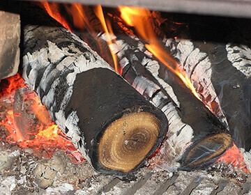 Дрова из ёлки и сосны пиленные в чурках - 100 рублей за м.куб.